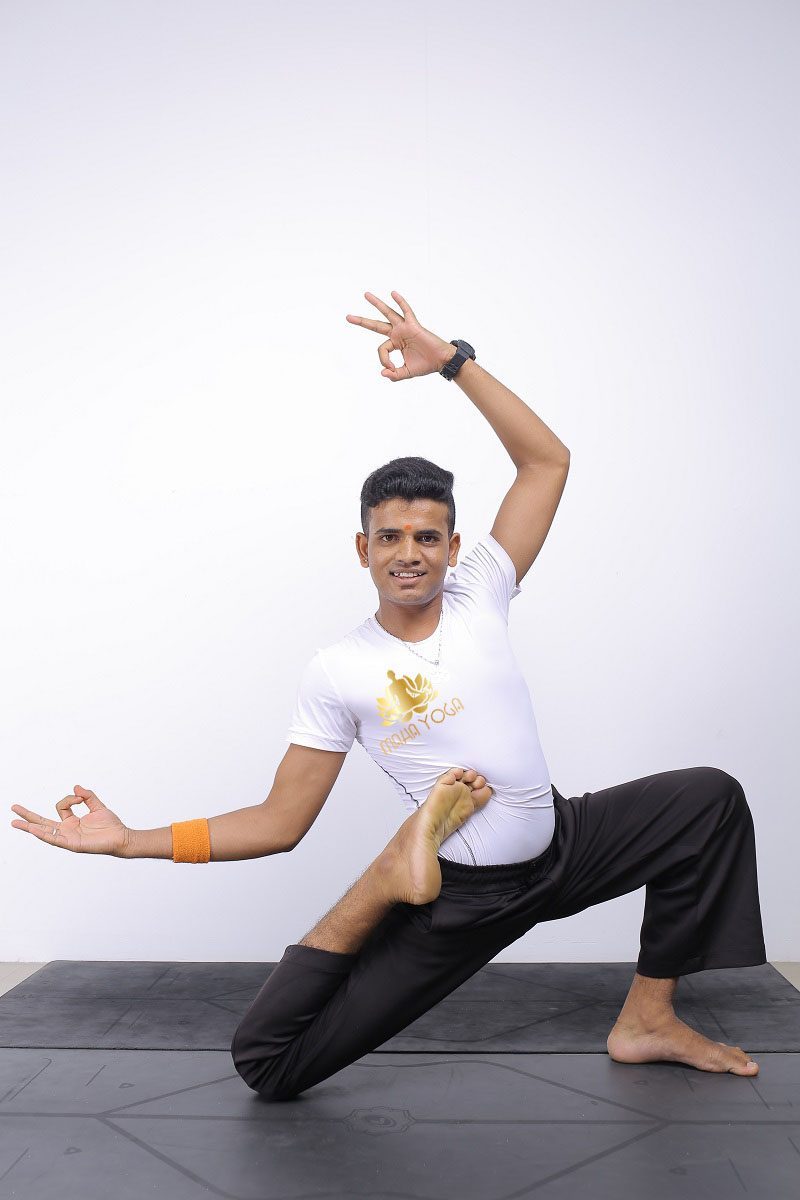 huấn luyện viên Maha Yoga Bình Dương Yogi Chinnu 2