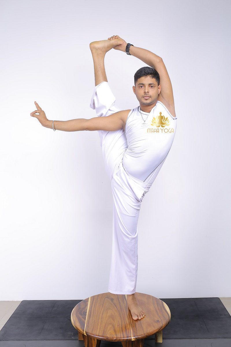 huấn luyện viên Maha Yoga Bình Dương Yogi Puneeth