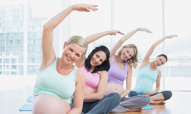 Các bà bầu nên vận động với các bài tập thể thao như yoga