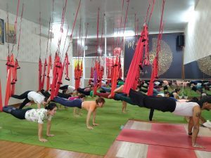 Lớp học yoga bay tại maha yoga